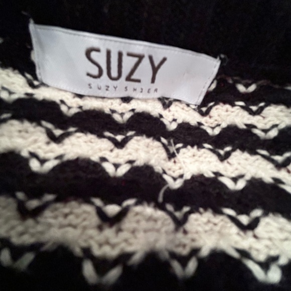 💥SALE💥Suzy Sheir black and white sweater in excellent condition. Size small. - Picture 3 of 4